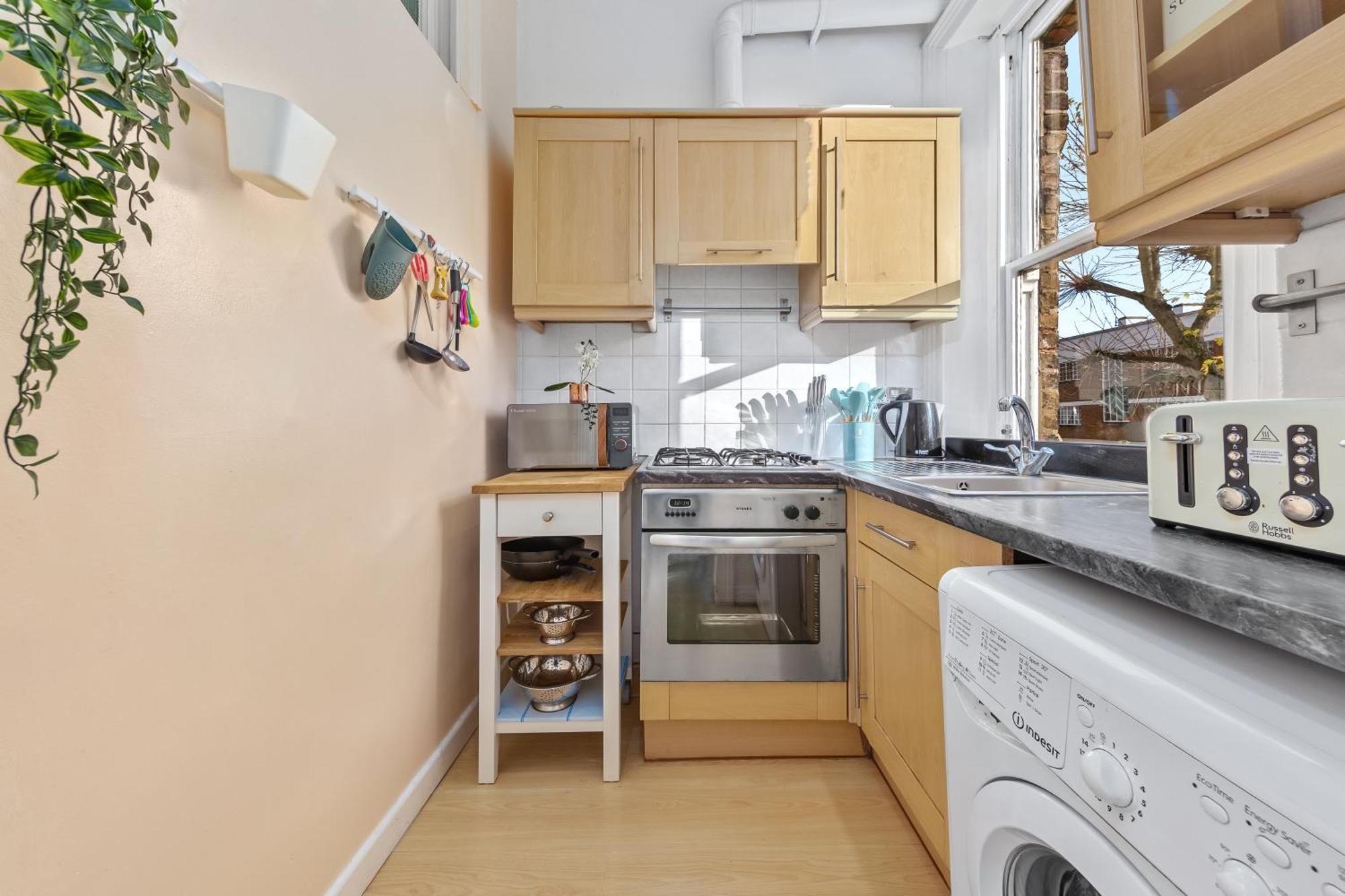 Artist's Bright Hampstead Heath Village 2 Bed London